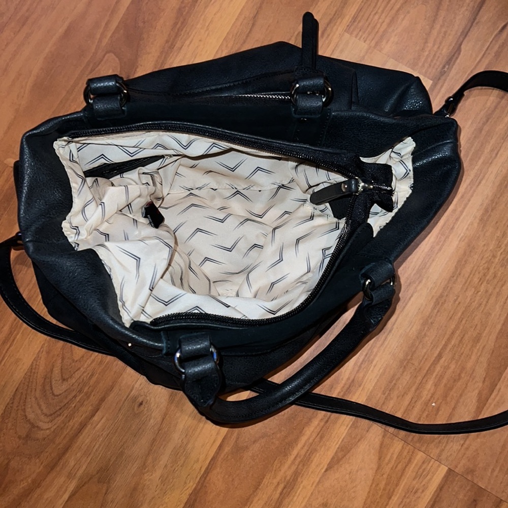 MODA LUXE CROSSBODY BAG!🖤🖤 - Picture 7 of 8
